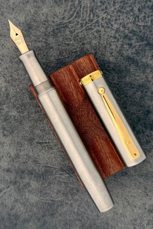 Magna Carta Mag 600 Fountain Pen Flex Nib - Titanium (Lightweight)